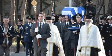 Alldaynews.gr Ποιοι ζητάνε να κηδευτεί ο Γλέζος με τιμές αρχηγού κράτους;