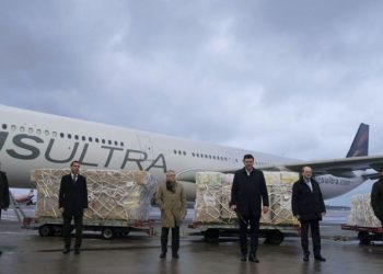 Δωρεά ΔΕΗ: Έφτασαν στην Αθήνα πάνω από 500.00 μάσκες και 12.000 στολές