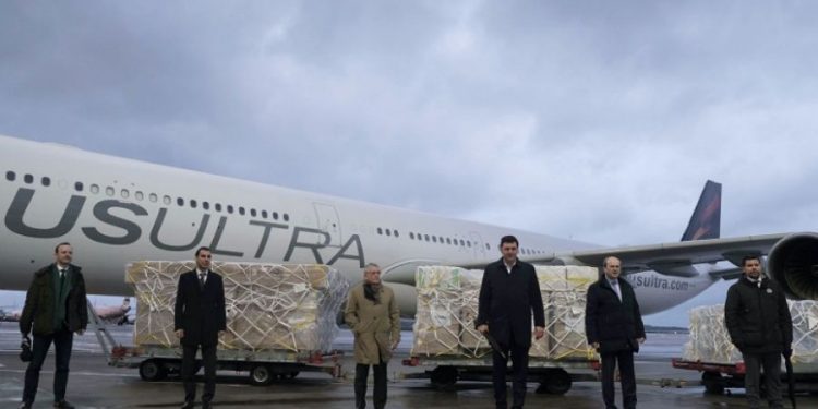 Alldaynews.gr Δωρεά ΔΕΗ: Έφτασαν στην Αθήνα πάνω από 500.00 μάσκες και 12.000 στολές