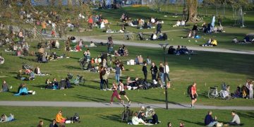 Alldaynews.gr Σουηδία ΤΩΡΑ: Χιλιάδες νεκροί, αλλά ο λαός δεν νοιάζεται