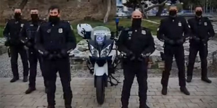 Alldaynews.gr Η Ομάδα Ζήτα της Θεσσαλονίκης στέλνουν μήνυμα να μείνουμε σπίτι (video)