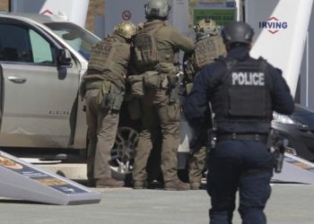 Μακελειό με 16 νεκρούς: Οδοντοτεχνίτης “περιπολούσε” εν μέσω καραντίνας σαν αστυνομικός (video)