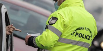 Καταγγελία: Πρόστιμο άσκοπης μετακίνησης σε μέλη συλλόγου που επισκέφθηκαν τμήμα για ιατρική βοήθεια σε κρατούμενους μετανάστες