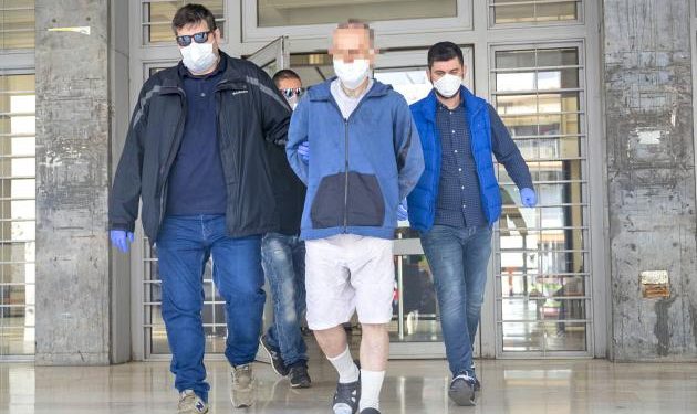 «Έκαψα τον πατέρα μου γιατί μου μίλησε ειρωνικά» – Τι είπε στην ανακρίτρια ο 45χρονος (video)