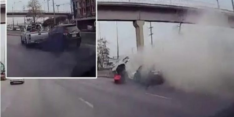 Τρομερό τροχαίο: Φορτηγάκι χτυπά σε διάζωμα και οι επιβάτες στη καρότσα εκτοξεύονται