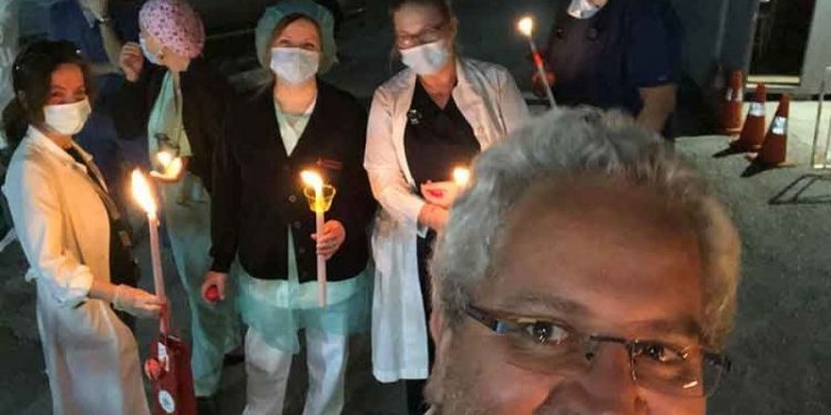 Alldaynews.gr “Χριστός Ανέστη” και μήνυμα ελπίδας από γιατρούς και νοσηλευτές στο Μαμάτσειο Νοσοκομείο Κοζάνης (video)