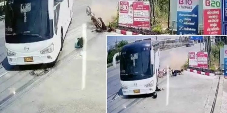 Alldaynews.gr Σώθηκε από θαύμα: Κοπέλα πέφτει από μηχανάκι και σφηνώνεται κάτω από πούλμαν