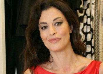 Οι ουρές στα σούπερ μάρκετ πλέον είναι τεράστιες – Γίνεται πόλεμος! (video)