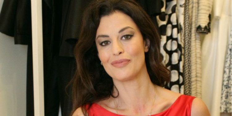 Alldaynews.gr Οι ουρές στα σούπερ μάρκετ πλέον είναι τεράστιες – Γίνεται πόλεμος! (video)