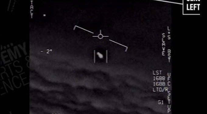 Alldaynews.gr Έγινε και αυτό! Το αμερικανικό Πεντάγωνο δημοσίευσε βίντεο που κατέγραψαν «UFO»