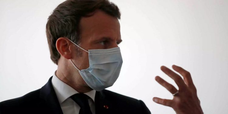 Απαράδεκτος Μακρόν! Ο διάλογος με νοσοκόμα που έχει προκαλέσει οργή