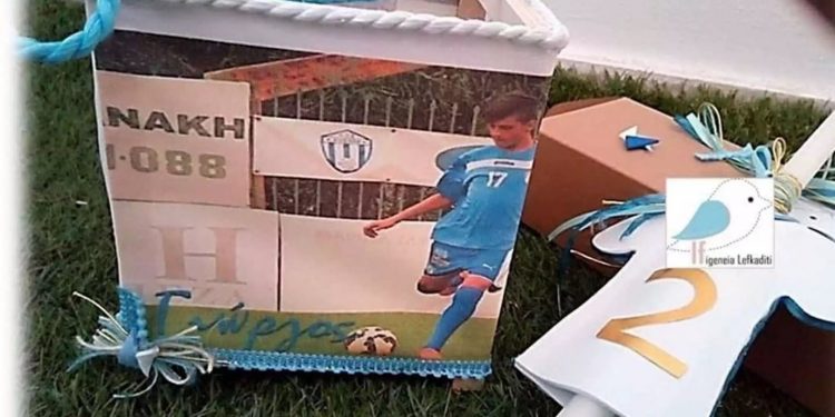 Εγώ θα πάω στο Νεκροταφείο-Με περιμένει εκεί ο 17χρονος Γιωργάκης μου