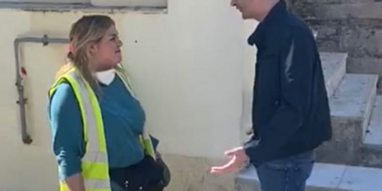 Alldaynews.gr Αυτή είναι η Υπάλληλος του Δήμου Αθηναίων που βρήκε 19.000 ευρώ και τα παρέδωσε