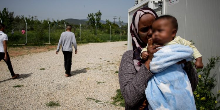 Alldaynews.gr Συναγερμός στο καταυλισμό Ριτσώνας: 20 άτομα θετικά στον ιό-Σε καραντίνα για 14 ημέρες