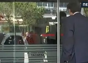 Έφαγε… πόρτα στην κλινική «Ταξιάρχαι» ο Τσιόδρας[video]