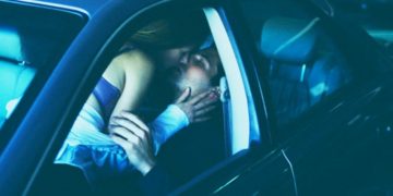 Alldaynews.gr Έστειλαν SMS για ψώνια και το “Έκαναν” μέσα στο αυτοκίνητο!