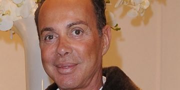 Alldaynews.gr Το Μεγάλο δράμα του Λάκη Γαβαλά! Ζει από την ελεημοσύνη των πλούσιων φίλων του!