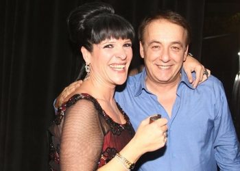 Ήμαστε από πάνω του εγώ, ο γιος του και η κοπέλα του-Η εξομολόγηση της Σοφίας Βόσσου για τον Ανδρέα Μικρούτσικο