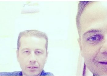 Αυτοί είναι οι αστυνομικοί που χειροκροτήθηκαν όταν έβαλαν το «Χριστός Ανέστη» στο περιπολικό[video]