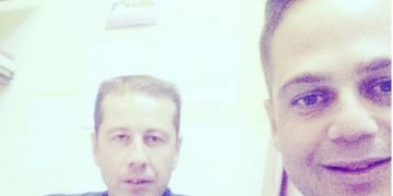 Αυτοί είναι οι αστυνομικοί που χειροκροτήθηκαν όταν έβαλαν το «Χριστός Ανέστη» στο περιπολικό[video]