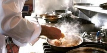 Alldaynews.gr Γνωστός 27χρονος Σεφ ξυλοκόπησε και ποδοπάτησε άγρια τη σύζυγό του