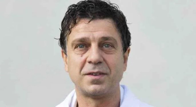 Alldaynews.gr Αυτός είναι ο γιατρός-φορέας του ιού που αυτοκτόνησε