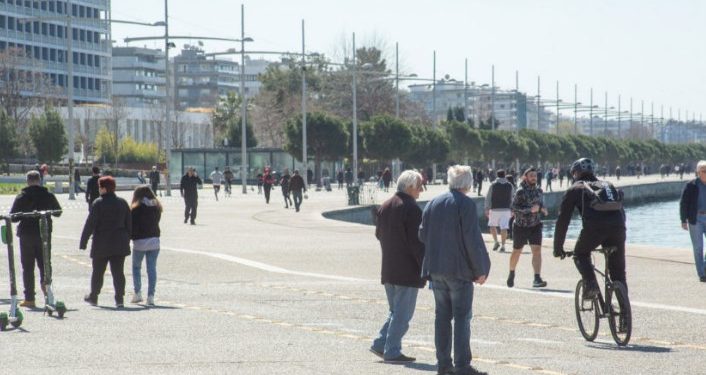 Alldaynews.gr Παλιά τα πλάνα απο την παραλία Θεσσαλονίκης! Καταγγελία ακροατή: Με εμφάνισαν σε πλάνα και εγώ ήμουν.. (video)