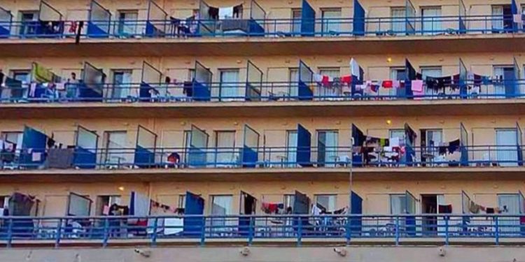 Alldaynews.gr Κρανίδι: Υπήρχε κρούσμα από τις 6 Μαρτίου λέει η ιδιοκτήτρια του ξενοδοχείου με τους μετανάστες