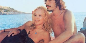 Alldaynews.gr Αλίκη Βουγιουκλάκη: Η σπάνια Αισθησιακή φωτογραφία με τον Βλάσση Μπονάτσο στον Θεολόγο