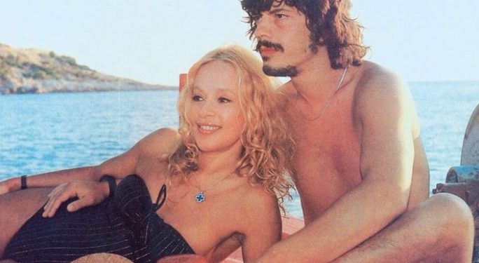 Alldaynews.gr Αλίκη Βουγιουκλάκη: Η σπάνια Αισθησιακή φωτογραφία με τον Βλάσση Μπονάτσο στον Θεολόγο