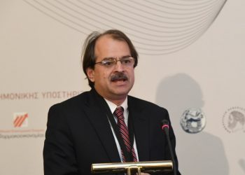 Κορυφαίος Έλληνας επιδημιολόγος: «Θα τιναχτούν όλα στον αέρα»-Το «Μένουμε σπίτι»,τυφλή λύση