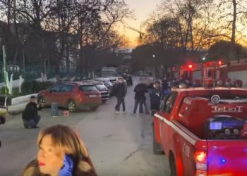 Στιγμές συγκίνησης στο ΑΧΕΠΑ: Πυροσβέστες χειροκρότησαν γιατρούς και νοσηλευτές[video]