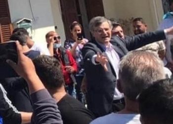 Λάρισα: Ρομά κατά Τσιόδρα – Χαρδαλιά στον καταυλισμό – Δείτε βίντεο-ντοκουμέντο