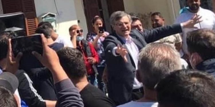 Alldaynews.gr Λάρισα: Ρομά κατά Τσιόδρα – Χαρδαλιά στον καταυλισμό – Δείτε βίντεο-ντοκουμέντο