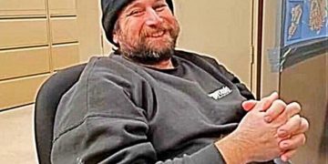 Κορονοϊός: Νεκρός στο σπίτι του ο 48χρονος Άρης Μωραϊτης