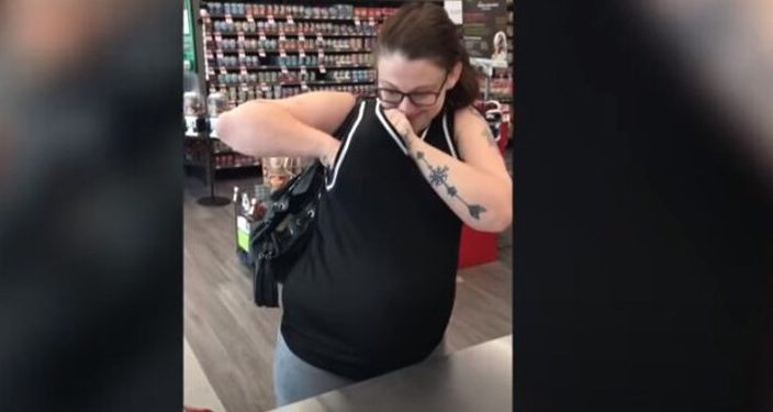 Αδιανόητο: Δεν φαντάζεστε οτι έκρυψε μέσα στο σουτιέν της![photos]