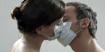 Alldaynews.gr Μεταδίδεται ο κορωνοϊός με την ερωτική επαφή;