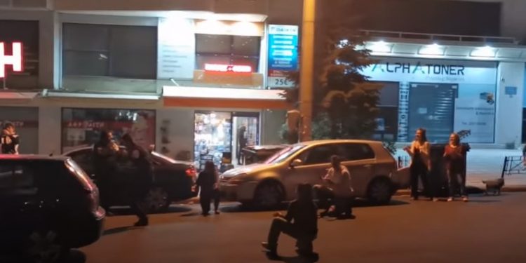 Καραντίνα-Εύοσμος: Έσπασαν την μονοτονία με Λένα Ζευγάρα και ζεϊμπέκικο της Ευδοκίας[video]