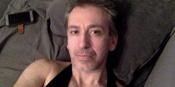 «Εύχομαι να ζήσουν τα χειρότερα και να ψοφήσουν σαν αδέσποτα σκυλιά!…»[Post]