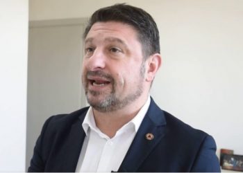 Viral το σύνθημα για τα φιλιά & τον Χαρδαλιά[photo]