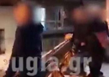 Γείτονες Προπηλακίζουν Στον Κουκάκι Αυτόν Που Δημοσίευσε Φωτογραφίες Του Ιερέα: «Μπράβο Ρουφιάνε»