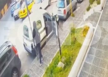 Μαρούσι: Άγρια Μάχη σώμα με σώμα με ληστή[Βίντεο Ντοκουμέντο]