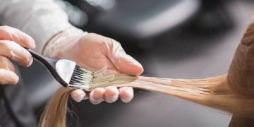 Alldaynews.gr Βάψτε μου την ρίζα και πληρώνω εγώ το πρόστιμο! Κομμωτές διηγούνται όλα τα τρελά που ακούνε κάθε μέρα