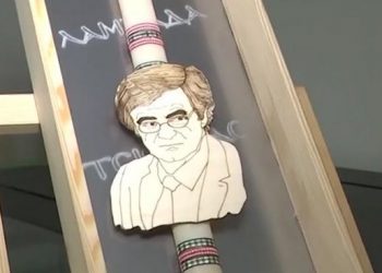 Λαμπάδα “Τσιόδρας” φτιάχνει βιοτέχνης στο Κερατσίνι[video]