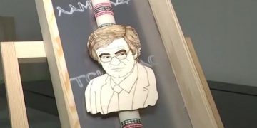 Λαμπάδα “Τσιόδρας” φτιάχνει βιοτέχνης στο Κερατσίνι[video]