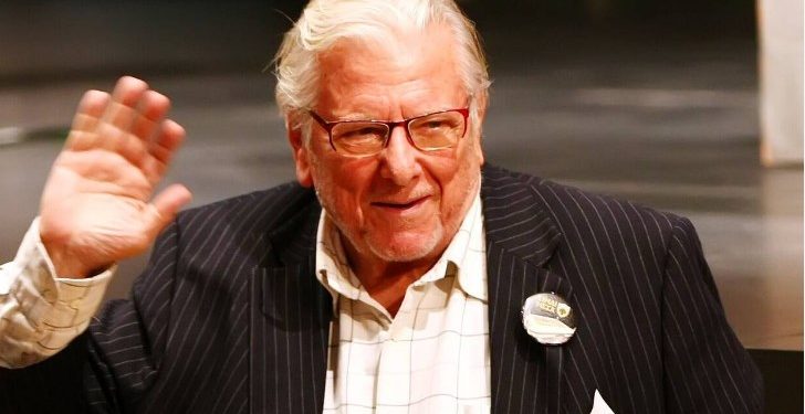 Η ανατριχιαστική προφητεία του Κώστα Βουτσά: «Θα μας κλείσουν στο σπίτι και θα μας φέρνουν φαγητό. Θα ελέγχουν που πάμε»[video]