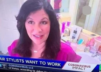 Κορωνοϊός: Ρεπόρτερ έκανε live μετάδοση από το μπάνιο της και έδειξε κατά λάθος γυμνό άντρα[video]