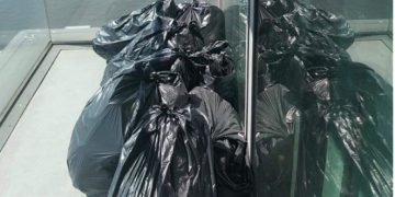 Alldaynews.gr Φωτογραφίες: Πλούσιοι Ελληνες… «εσώκλειστοι» στο Λονδίνο – Δεν βγαίνουν έξω ούτε για να πετάξουν τα σκουπίδια