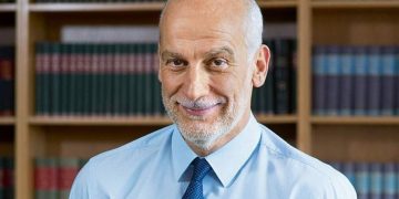 Έλληνας Καθηγητής Μικροβιολογίας για Κορωνοϊό: Τους επόμενους μήνες αναμένεται εστιακή εξάπλωση