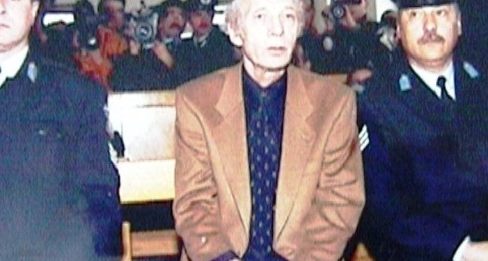 «Δεν μετανόησα γιατί δεν εννόησα». Η δίκη του Άκη Πάνου, που σκότωσε τον εραστή της κόρης του[video]